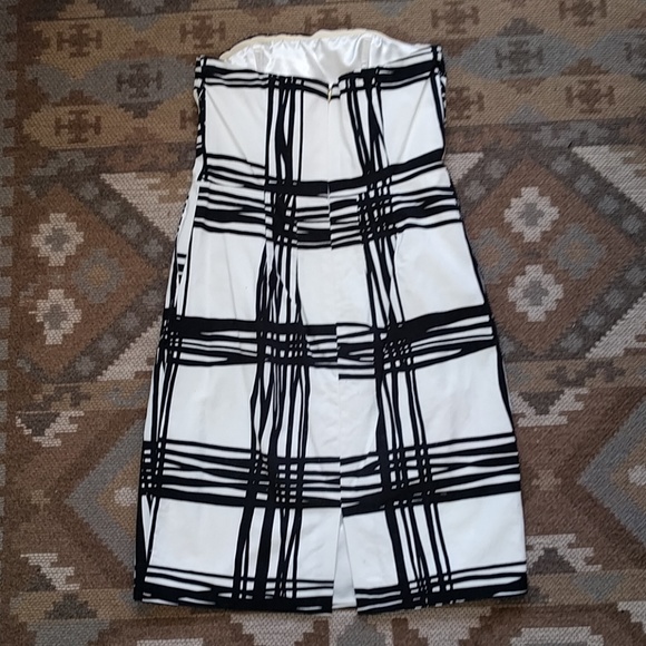 Strapless dress with pockets - Picture 3 of 3